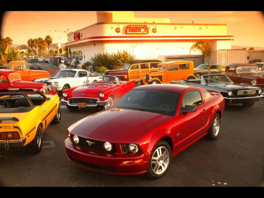  Ford Mustang GT 2005 года  (фото 34 из 209)